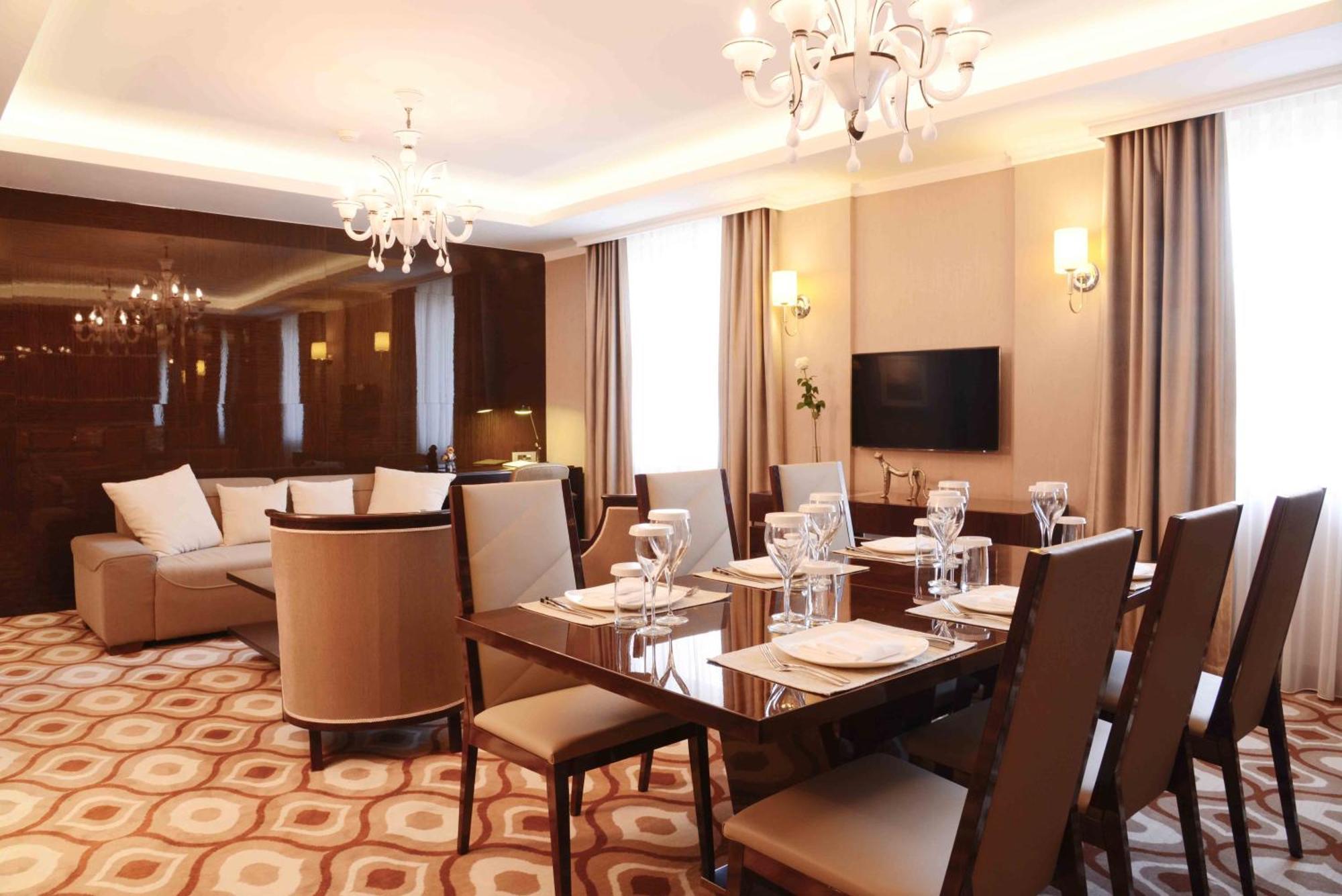 Lotte City Hotels Tashkent Palace Стая снимка
