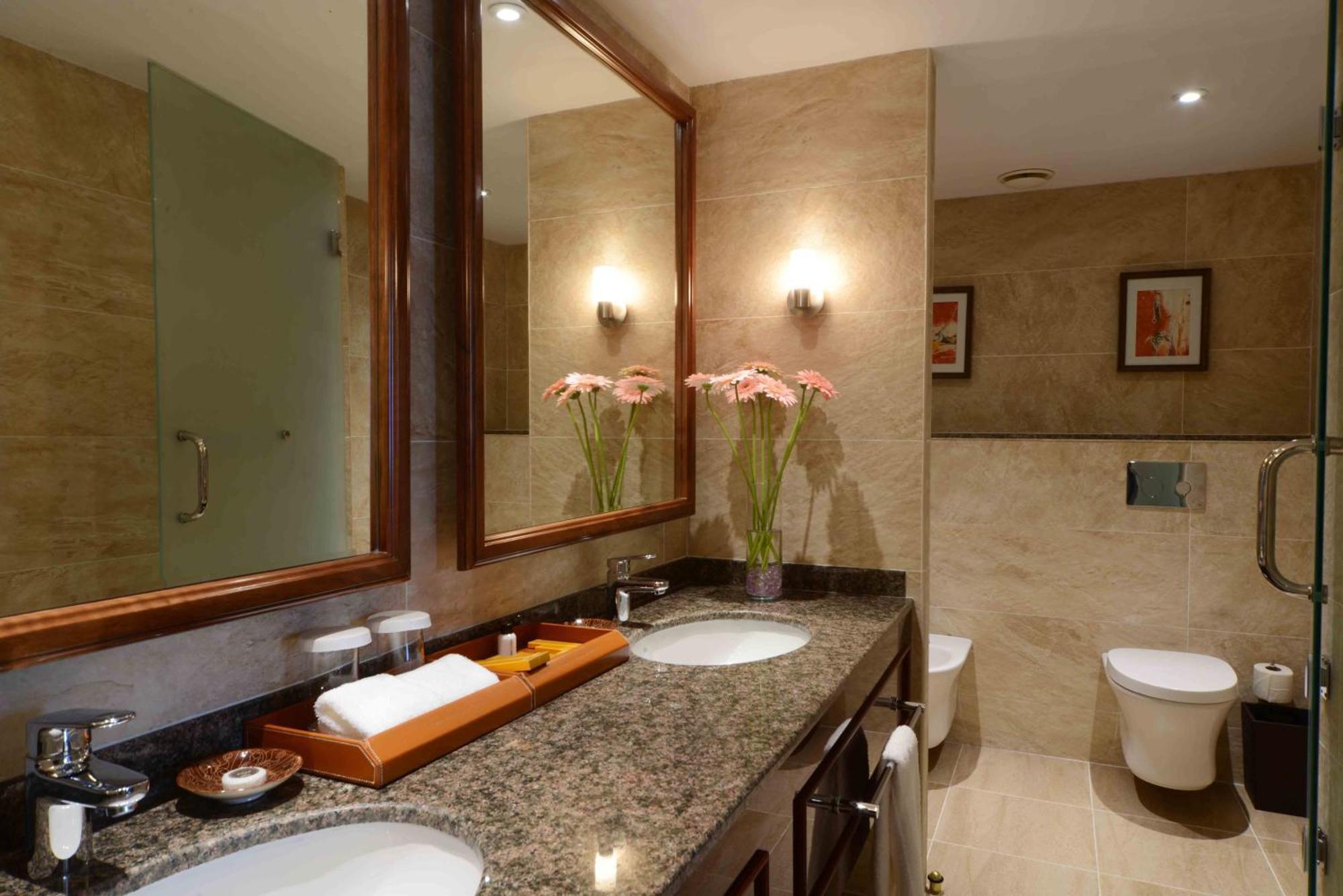 Lotte City Hotels Tashkent Palace Стая снимка