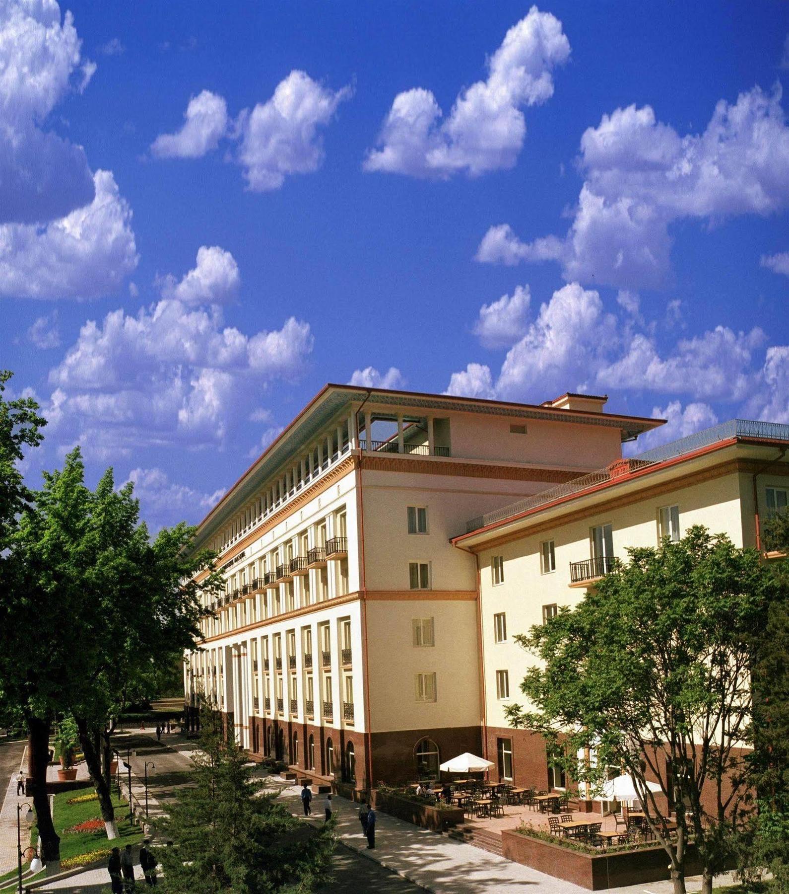Lotte City Hotels Tashkent Palace Екстериор снимка